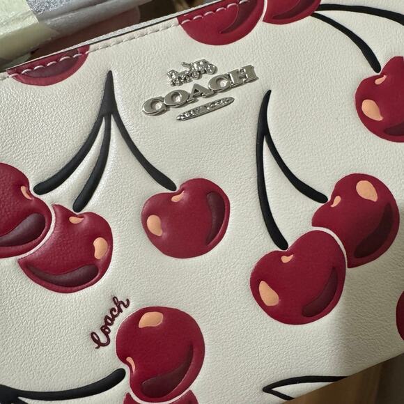 NWT 🍒 Corner Zip Wristlet With Cherry Print - Picture 9 of 13